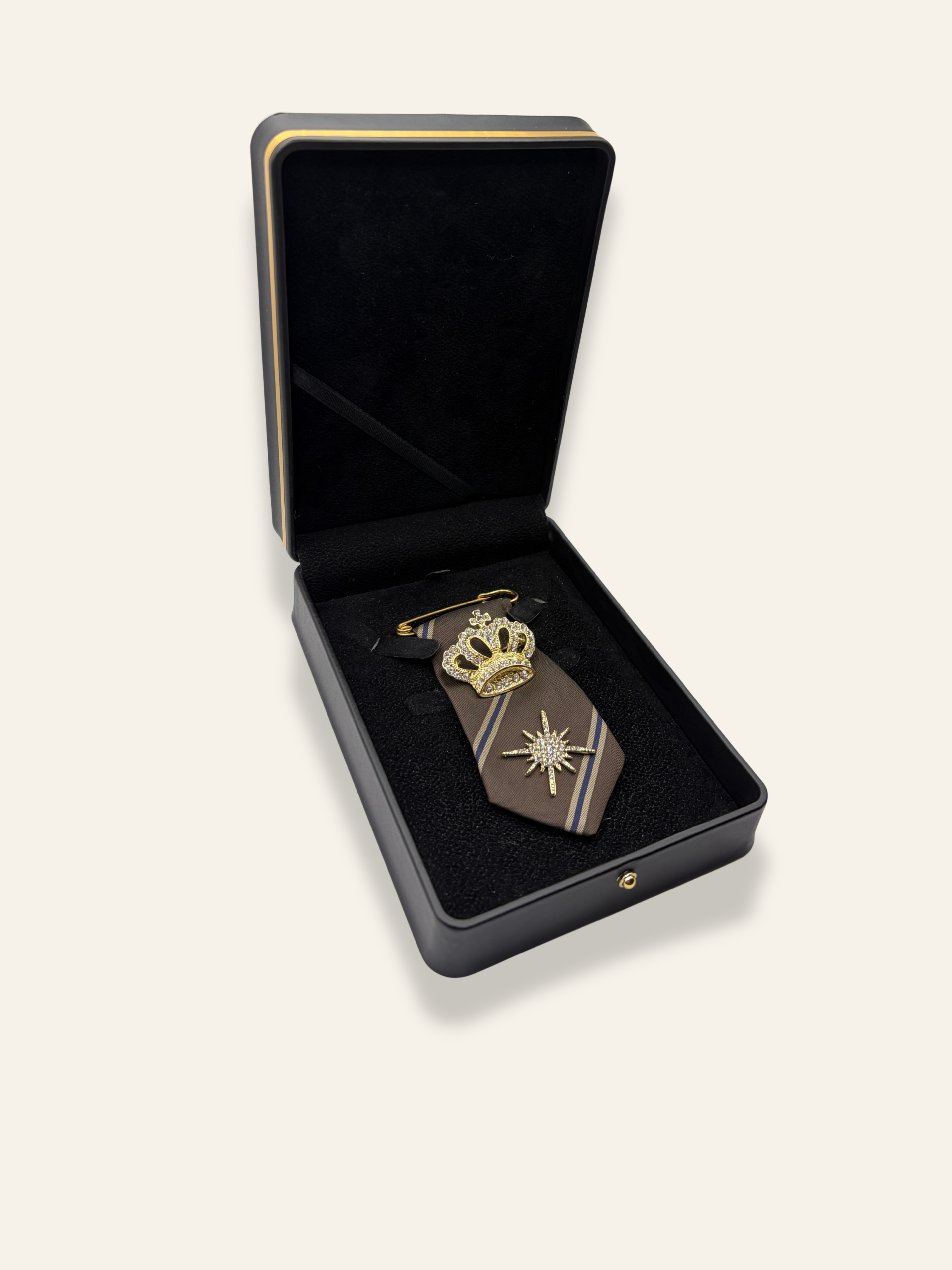 La Moyenne Brown Brooch