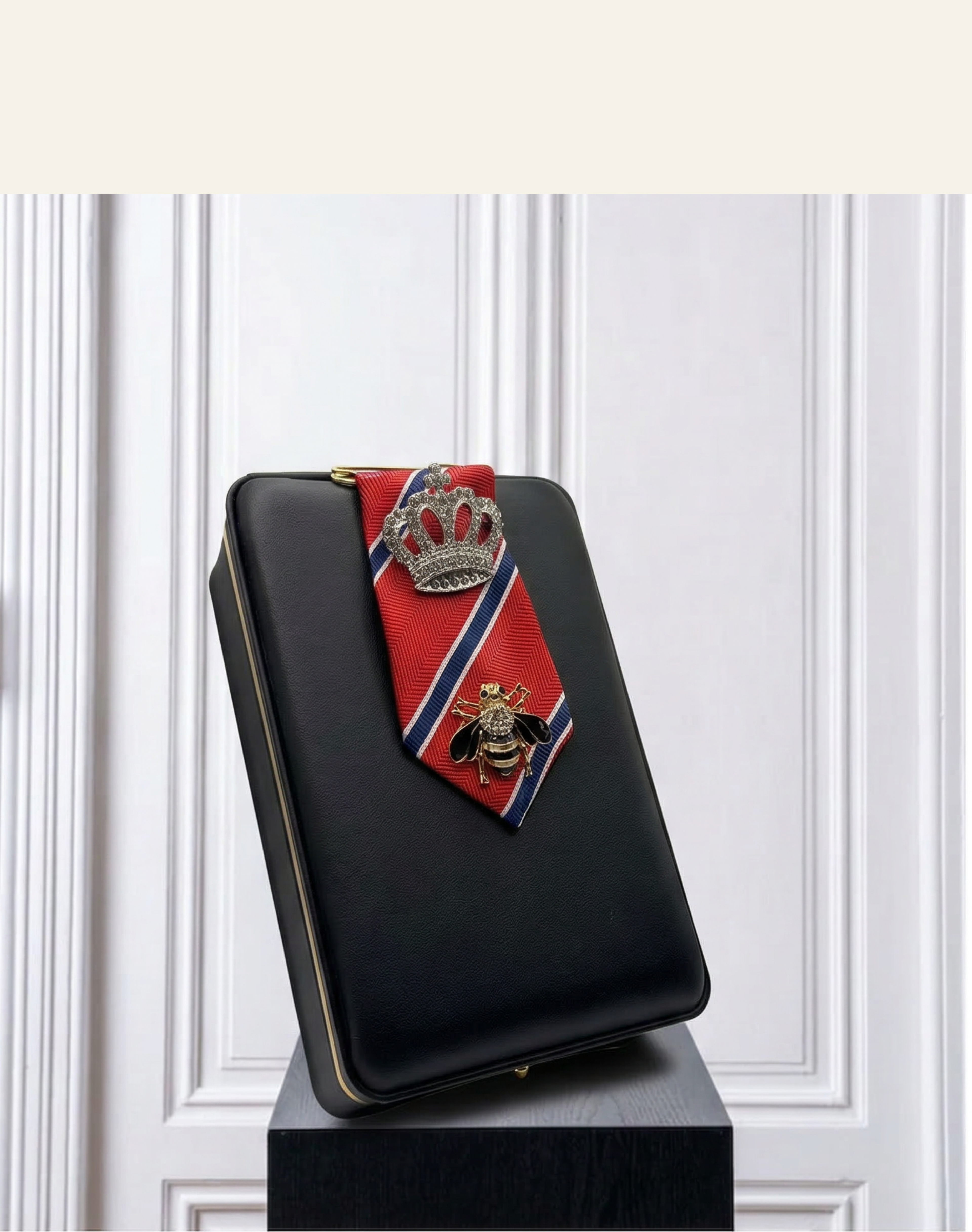 La Moyenne Red Brooch