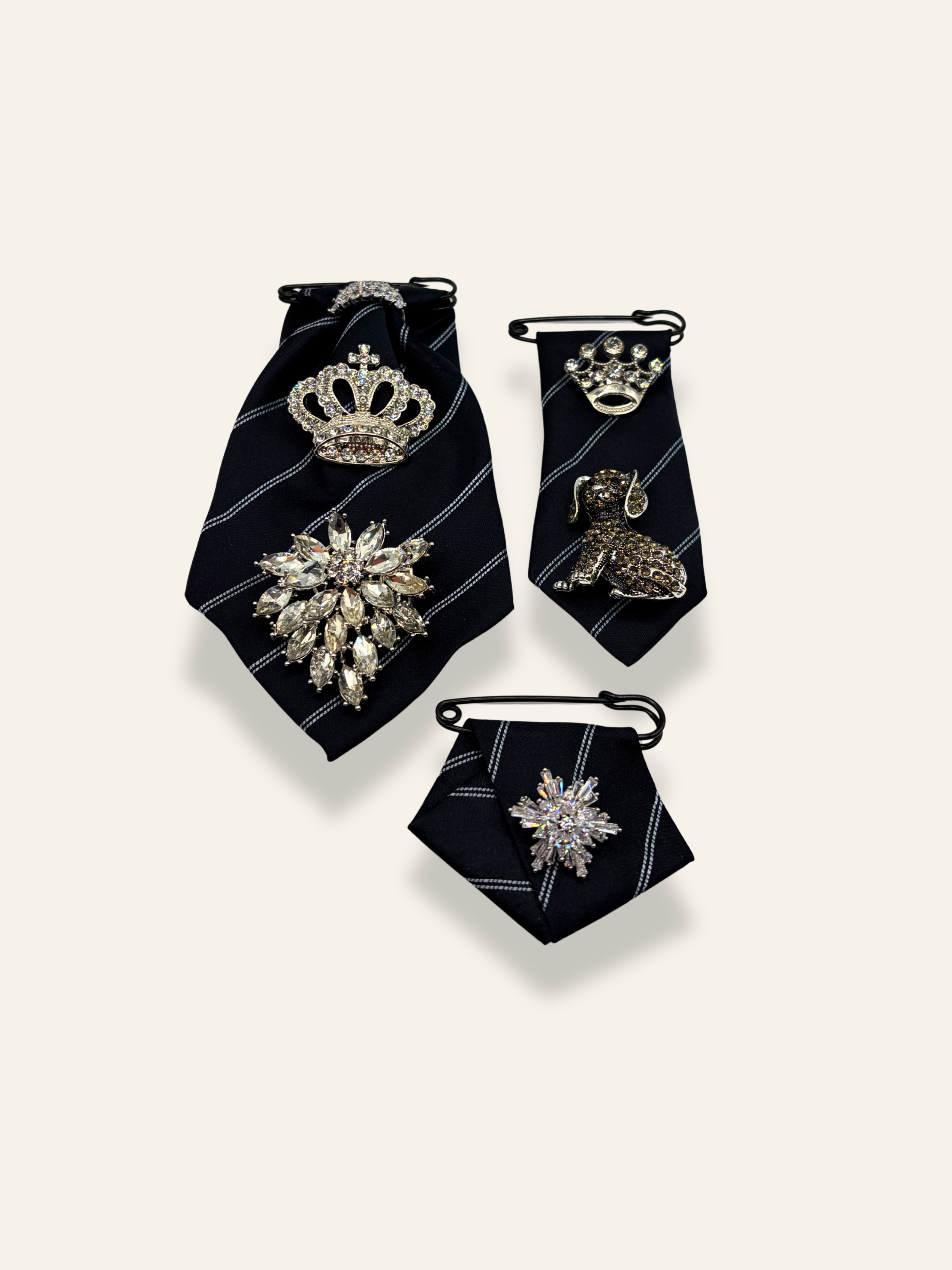 Black Brooch Trilogie