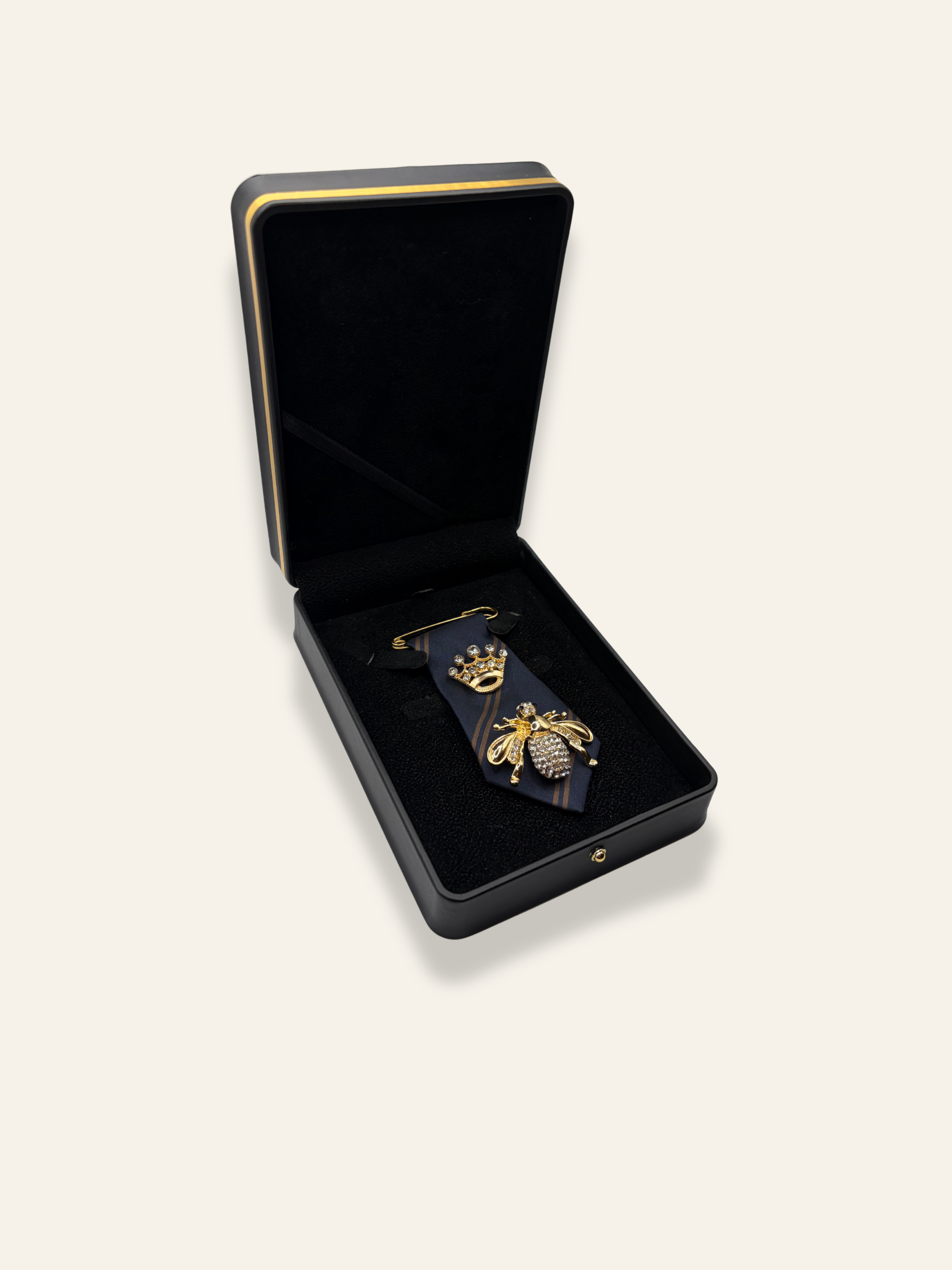 La Moyenne Navy Brooch