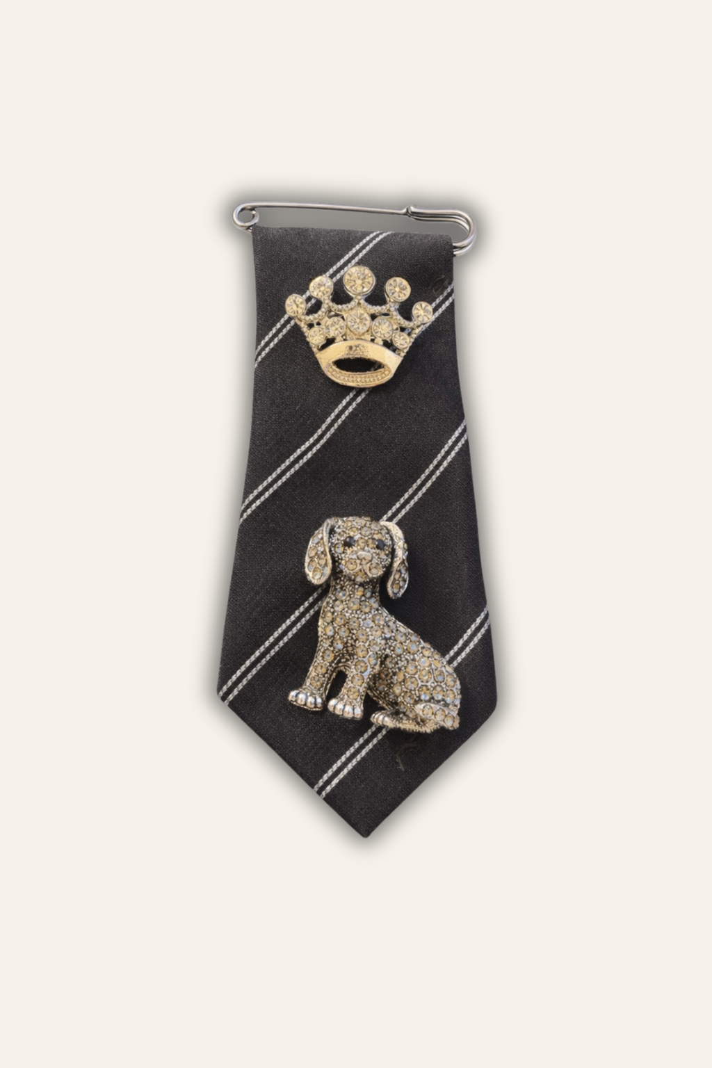 La Moyenne Black Brooch