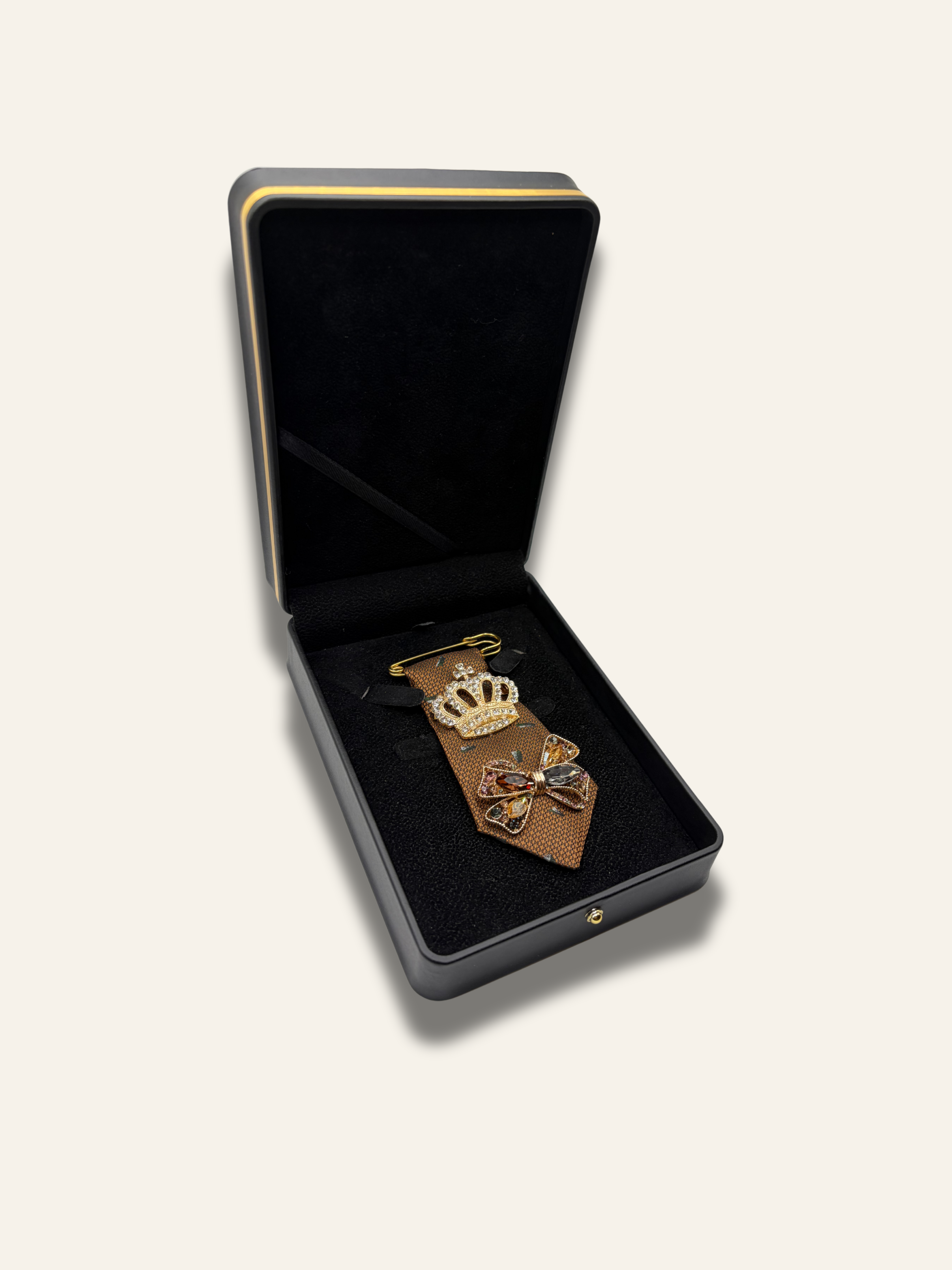 La Moyenne Copper Brooch