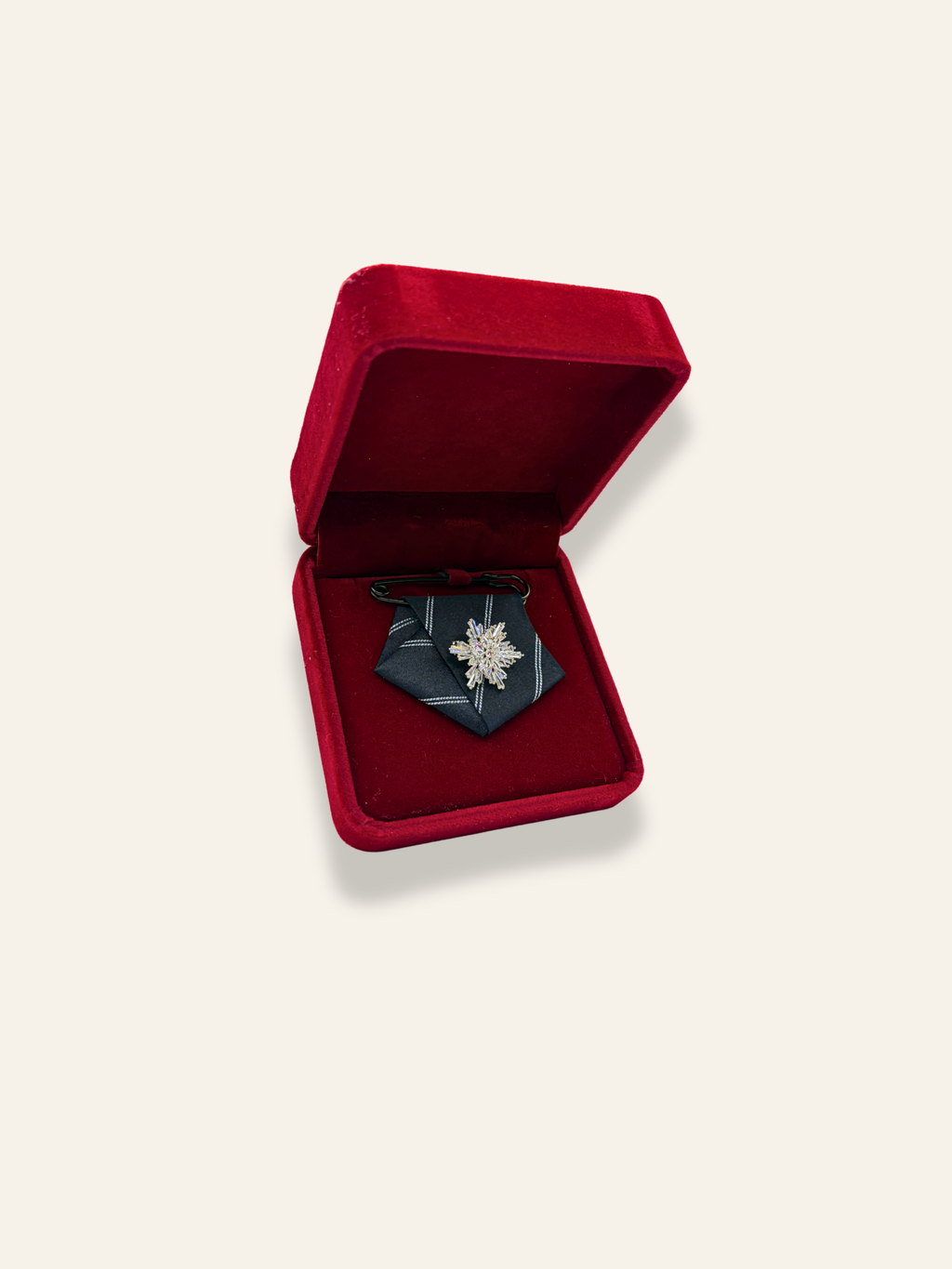 Black Brooch Trilogie