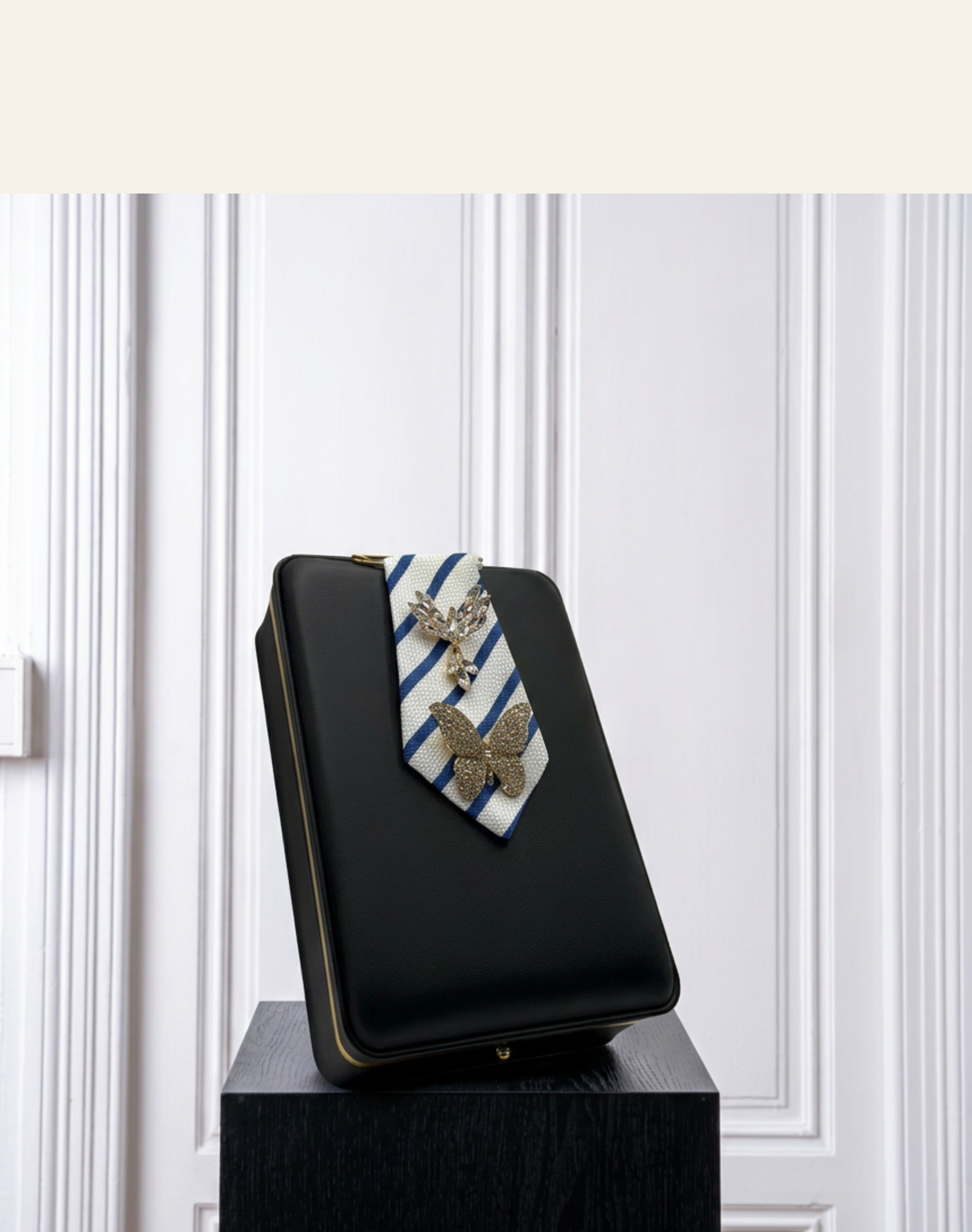 La Moyenne White Striped Brooch