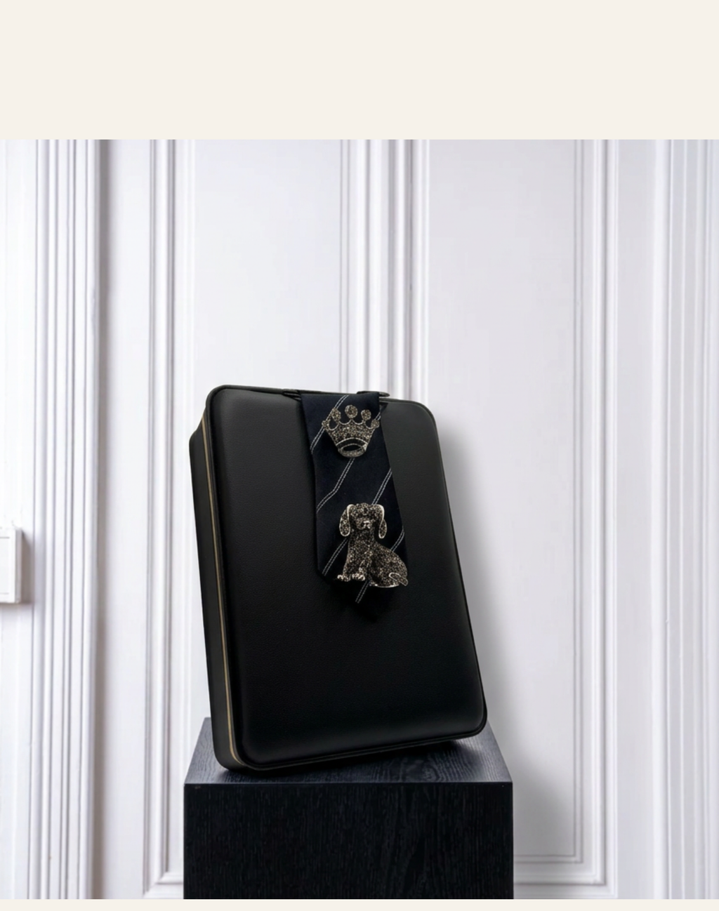 La Moyenne Black Brooch