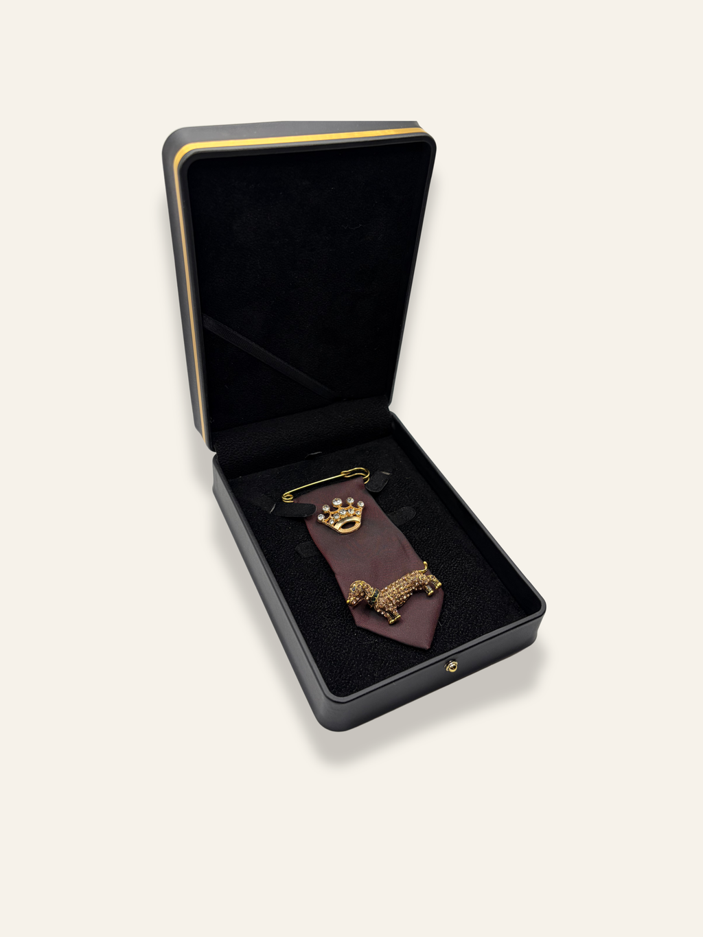 La Moyenne Burgundy Brooch